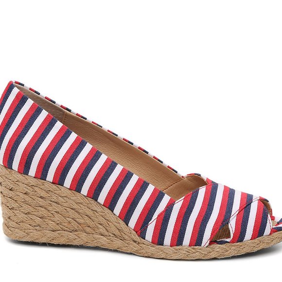 Adrienne Vittadini Shoes - 💖ADRIENNE VITTADINI BAILEE Open Toe Espadrille &